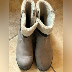 Women’s White Mountain Tan Boots, Size 7 1/2 M
